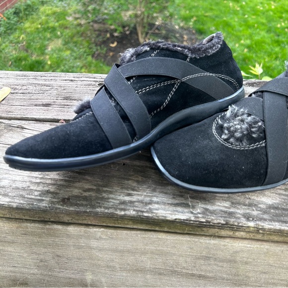 Stuart Weitzman Black Suede Sherpa lined Loafers  or Sneakers Sz. 9.5 - Picture 10 of 13